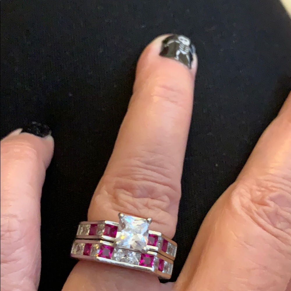 Wedding set. Size 7. Silver tone.